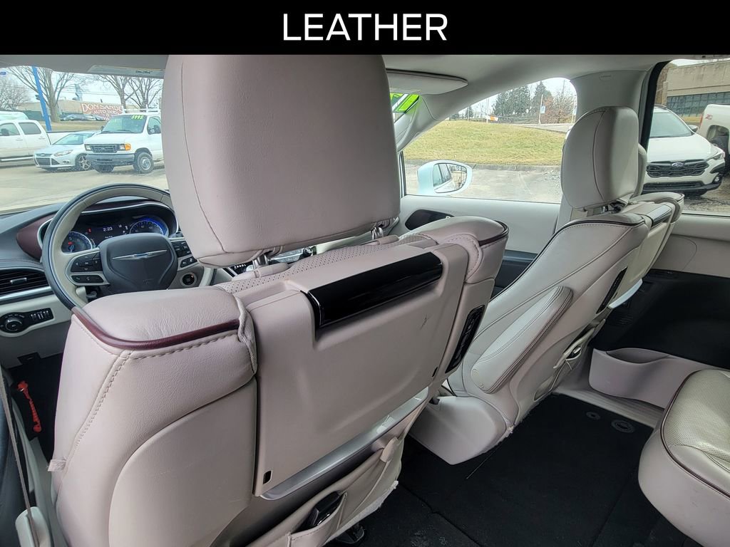 Used 2017 Chrysler Pacifica Limited image 12