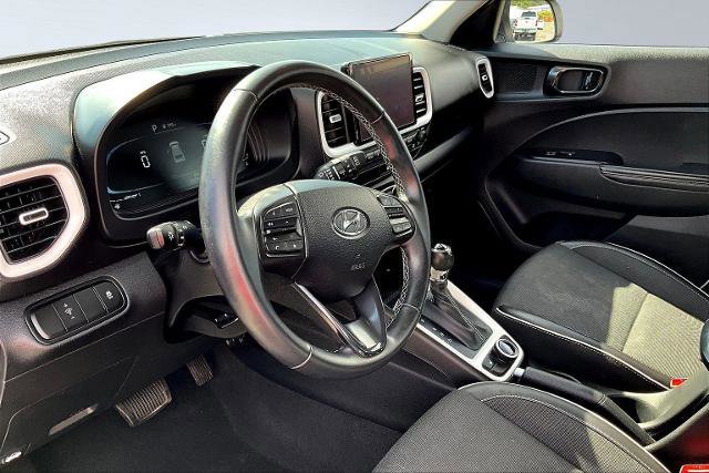 Used 2024 Hyundai Venue Limited image 16