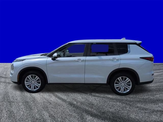 Used 2023 Mitsubishi Outlander ES FWD image 6