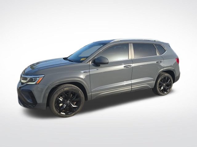 Used 2022 Volkswagen Taos SEL w/ Panoramic Sunroof Package FWD image 6