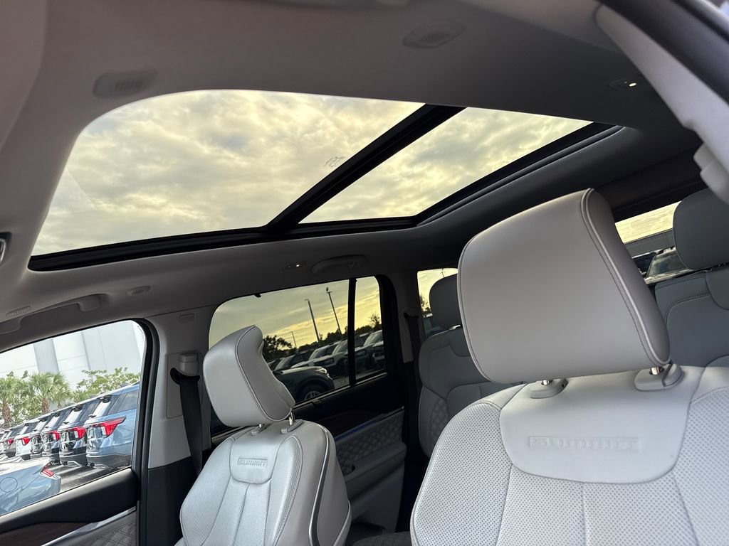 Used 2022 Jeep Grand Cherokee Summit w/ Adv Protech Group IV image 8