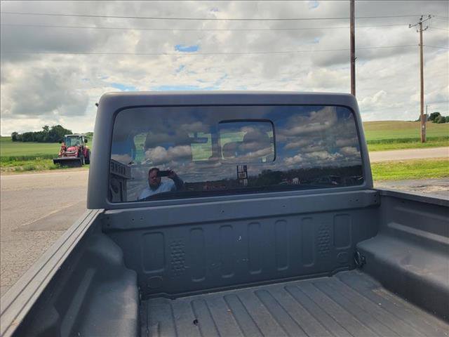 Used 2022 Jeep Gladiator Overland w/ Cold Weather Group AWD/4WD image 10