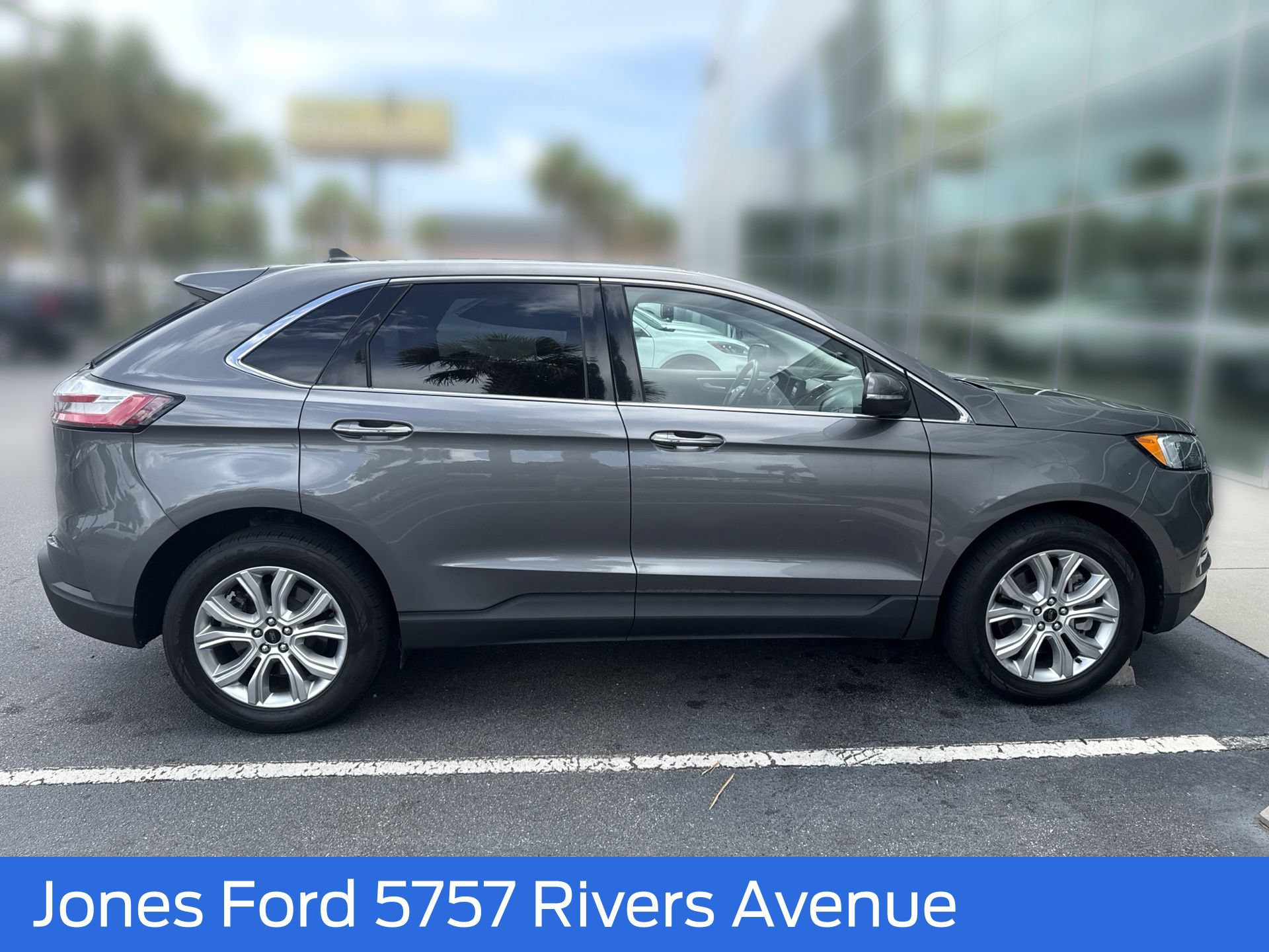 Certified 2023 Ford Edge Titanium AWD/4WD image 3