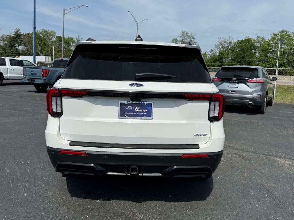 Certified 2025 Ford Explorer ST-Line w/ ST-Line Street Pack image 4