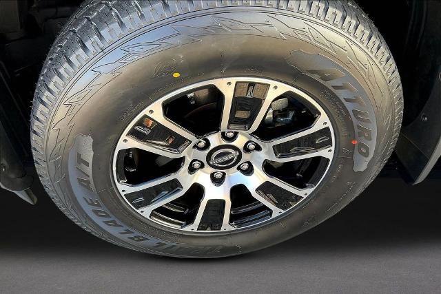 Used 2024 Nissan Titan SV w/ SV Convenience Package image 35