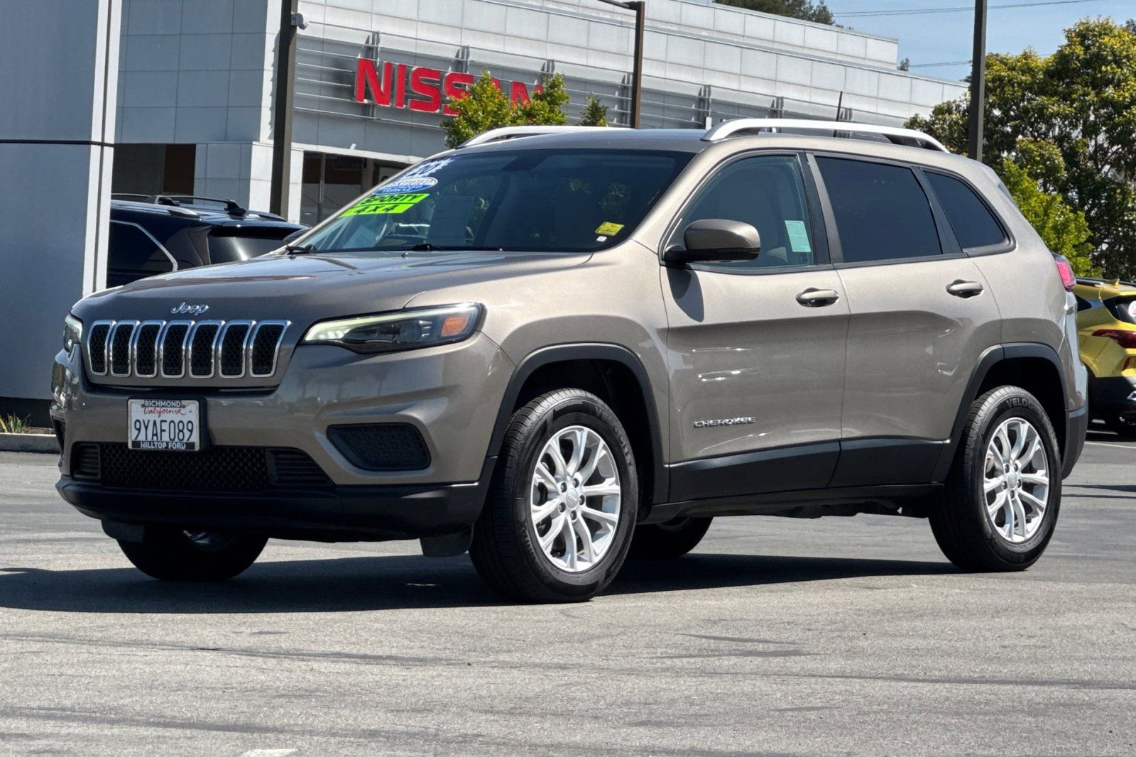 Used 2020 Jeep Cherokee Latitude AWD/4WD image 11