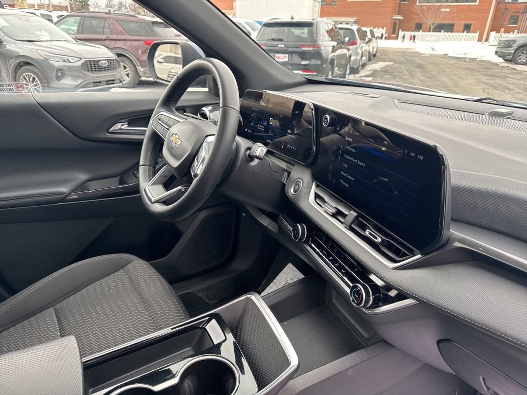 Used 2025 Chevrolet Equinox LT w/ Safety and Technology Package image 30