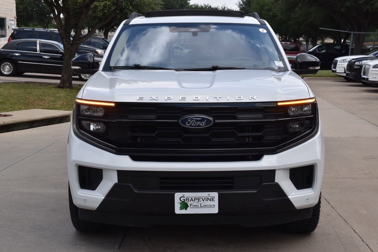 Certified 2025 Ford Expedition Active AWD/4WD image 3