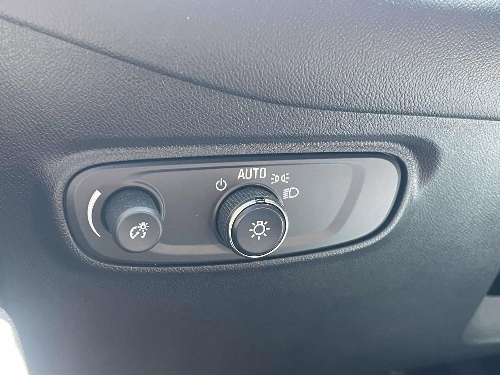 Used 2022 Chevrolet Equinox RS w/ RS Leather Package image 26