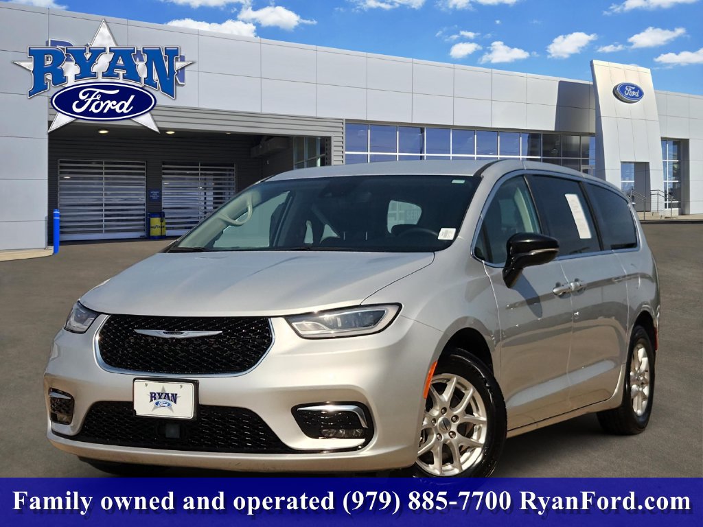 Used 2024 Chrysler Pacifica Touring-L