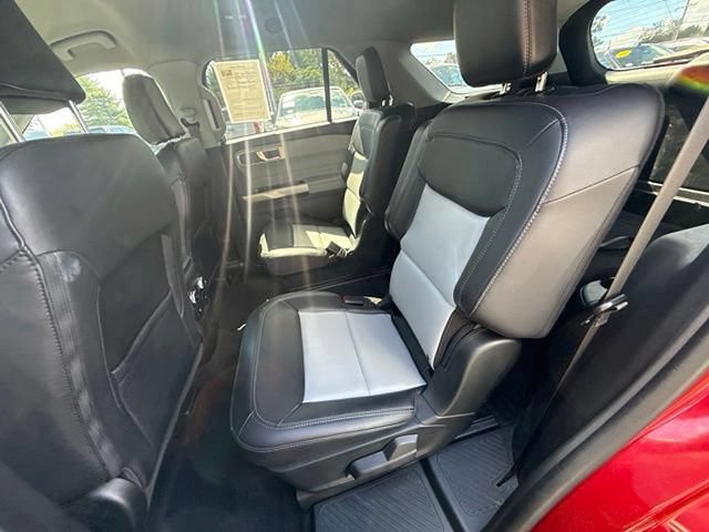 Certified 2023 Ford Explorer XLT w/ Equipment Group 202A AWD/4WD image 15