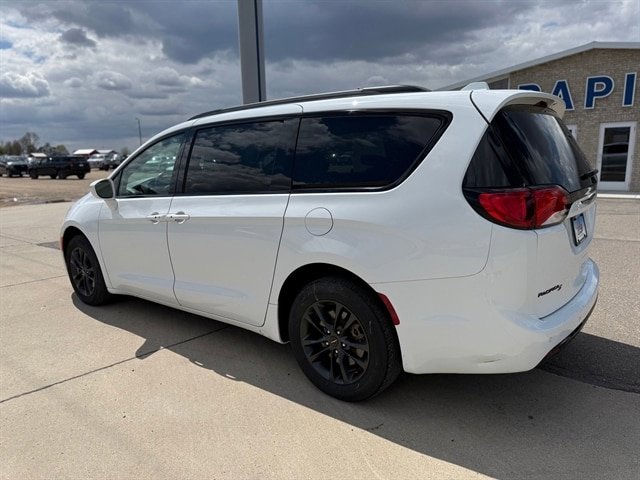 Used 2020 Chrysler Pacifica Touring-L AWD/4WD image 5