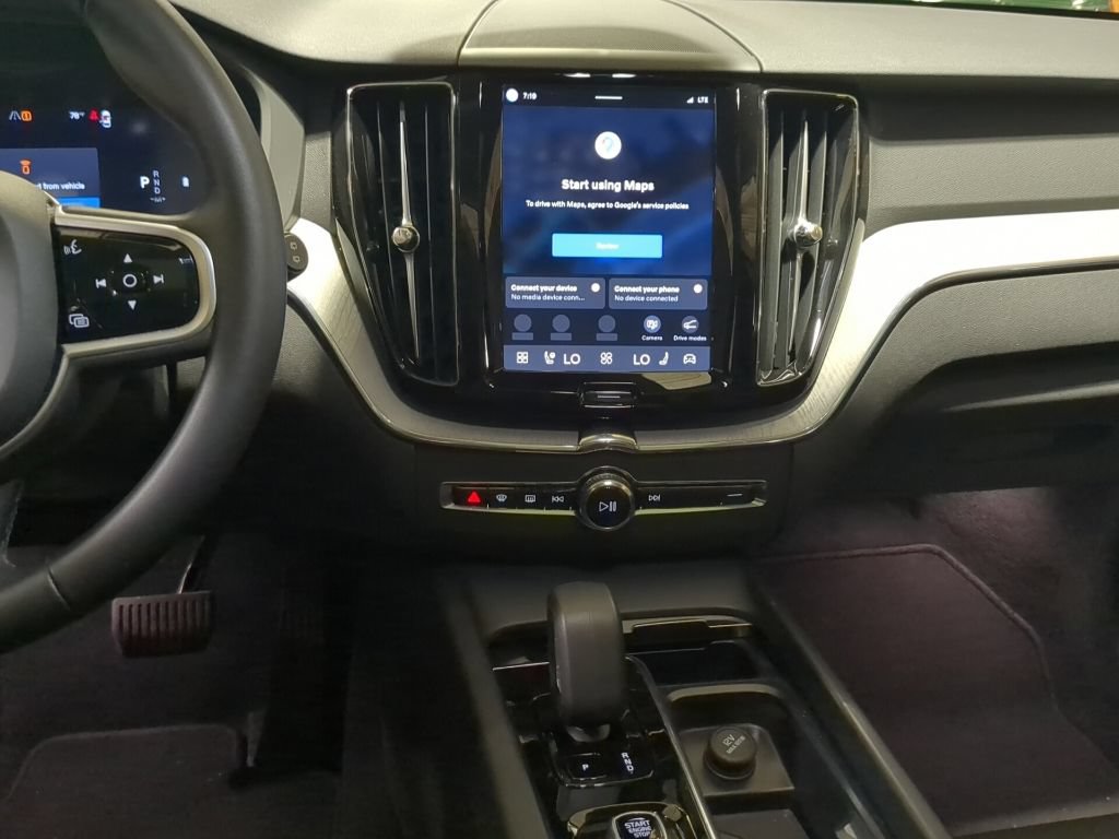 Used 2025 Volvo XC60 B5 Plus AWD/4WD image 12