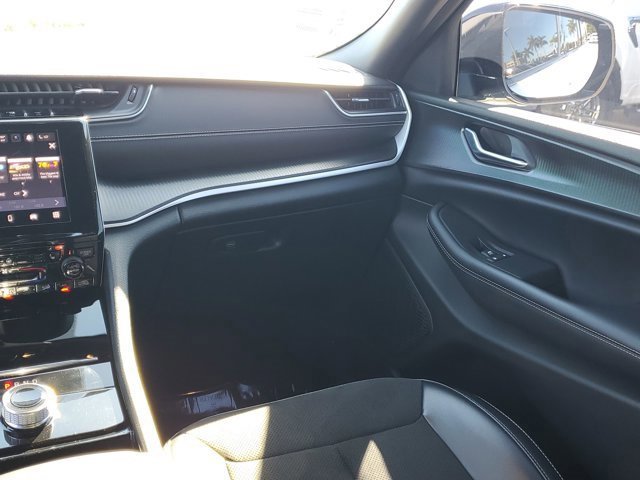 Used 2023 Jeep Grand Cherokee Altitude image 22