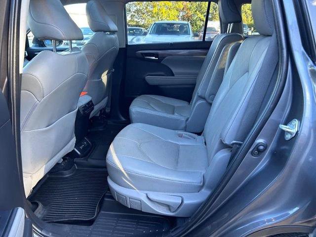 Used 2022 Toyota Highlander Platinum image 11