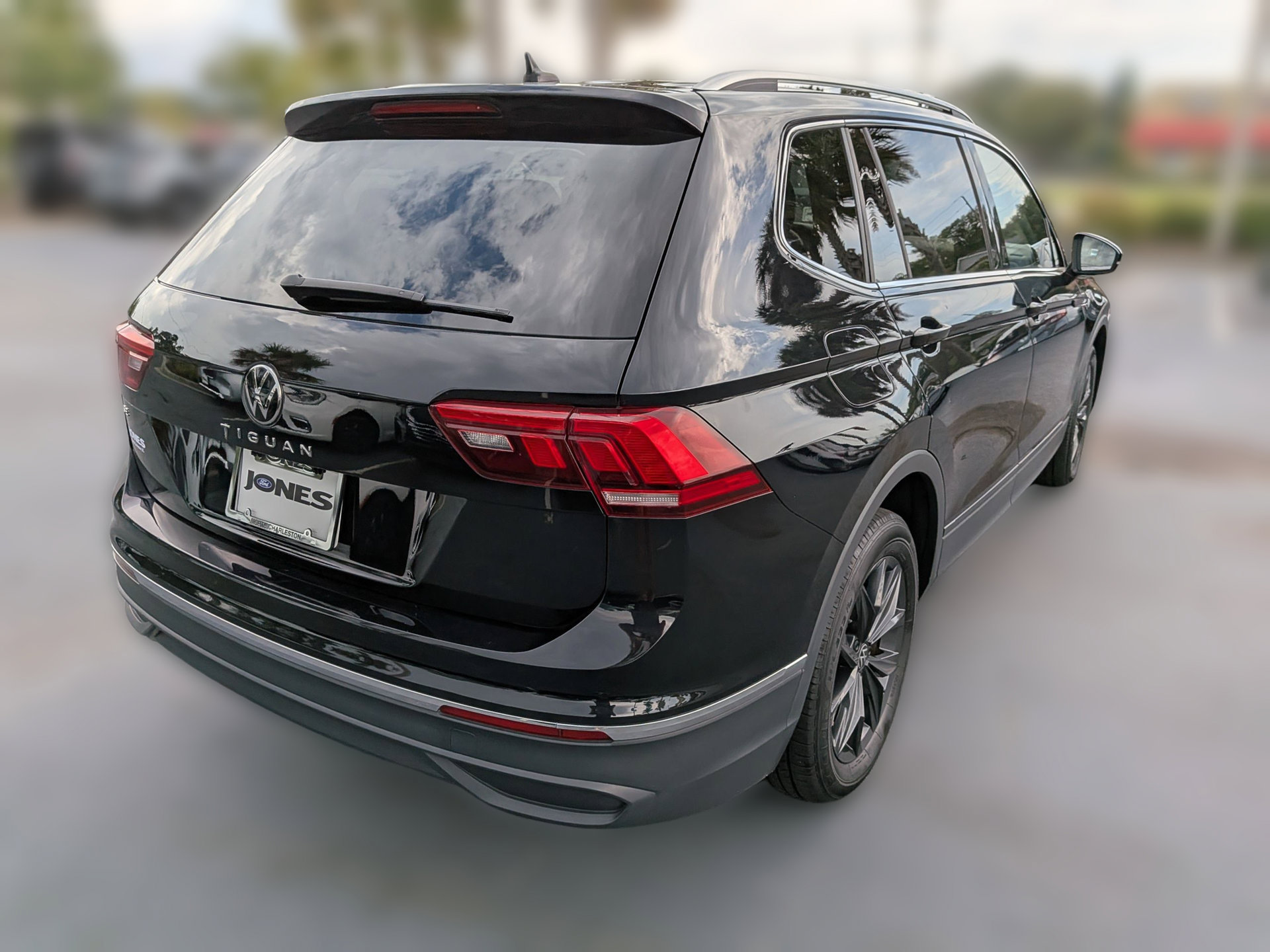 Used 2024 Volkswagen Tiguan SE FWD image 4