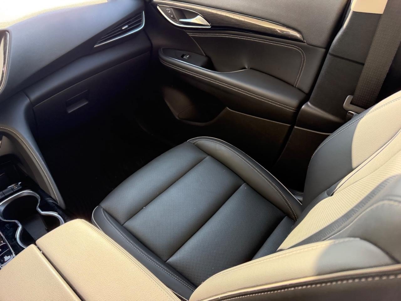 Used 2023 Buick Envision Essence FWD image 18