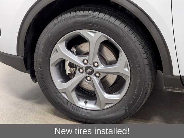 Certified 2025 Ford Escape ST-Line Select AWD/4WD image 2