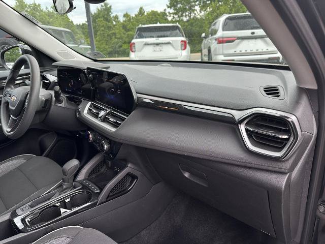 Used 2025 Chevrolet TrailBlazer LT AWD/4WD image 19