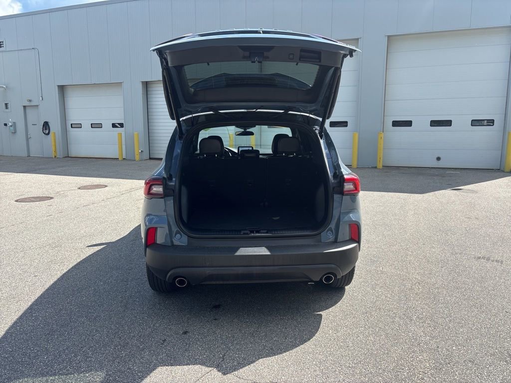 Certified 2025 Ford Escape ST-Line Select AWD/4WD image 6