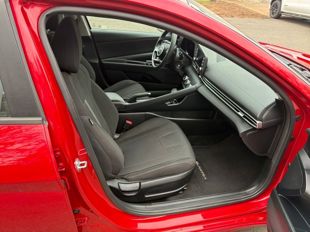 Used 2021 Hyundai Elantra SE w/ Cargo Package image 37