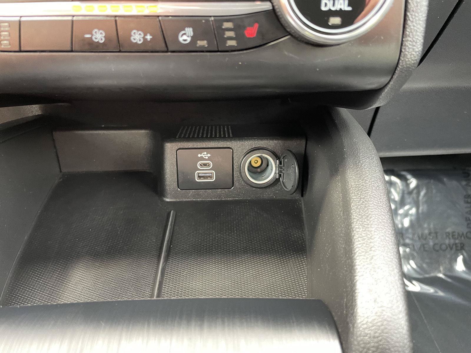 Certified 2025 Ford Escape ST-Line Select AWD/4WD image 28
