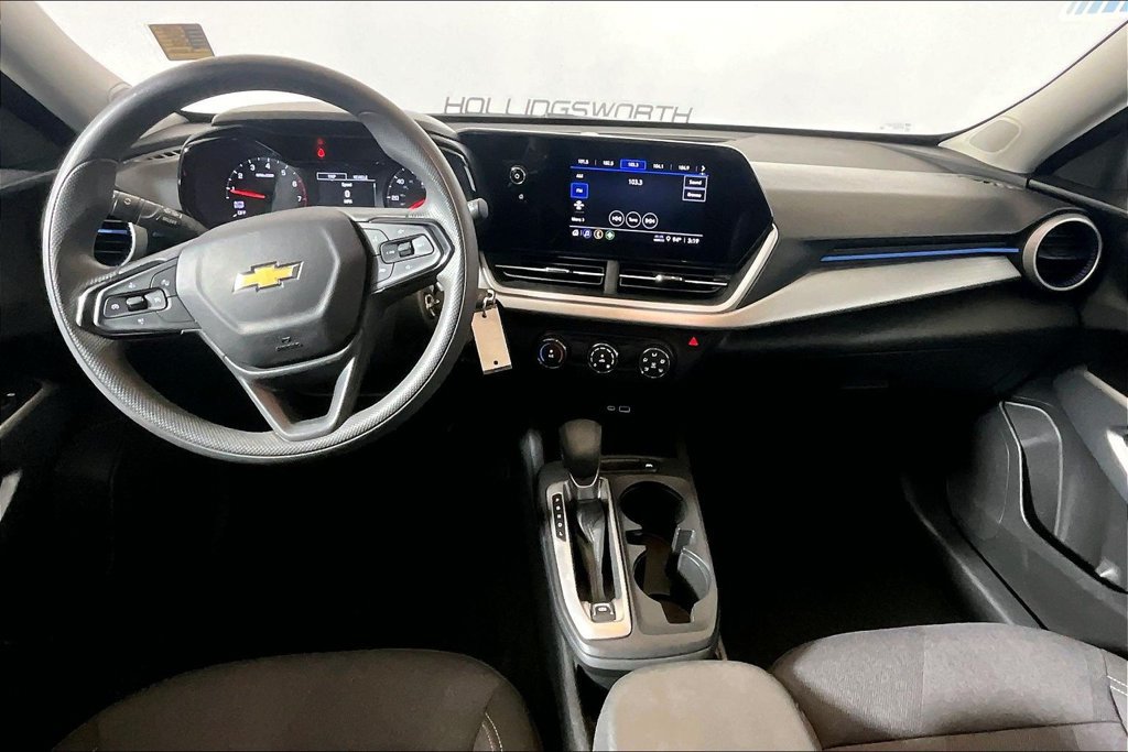 Used 2025 Chevrolet Trax LS FWD image 11