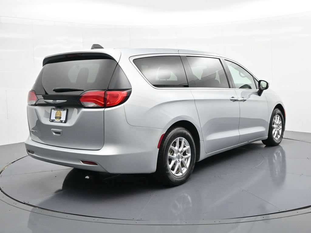 Used 2023 Chrysler Voyager LX FWD image 6