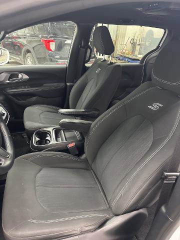 Used 2018 Chrysler Pacifica Touring Plus w/ S Appearance Package image 19