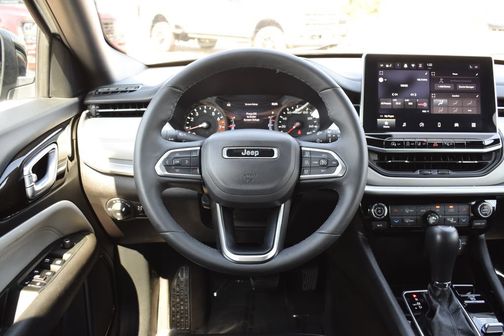 Used 2025 Jeep Compass Limited AWD/4WD image 16
