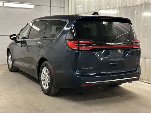 Used 2023 Chrysler Pacifica Touring-L FWD image 32