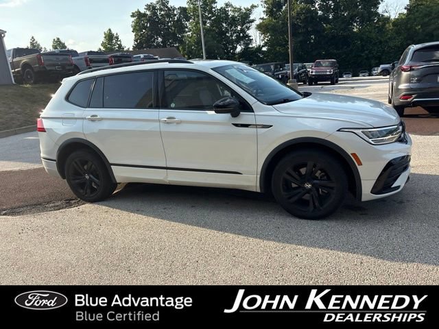 Used 2023 Volkswagen Tiguan SE R-Line AWD/4WD image 17