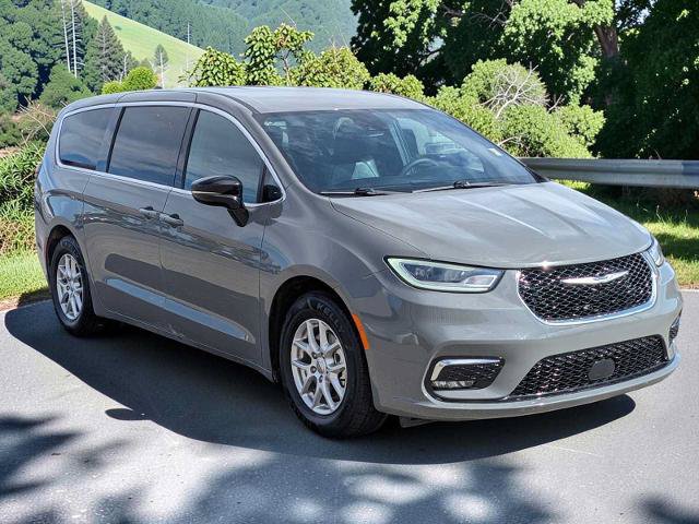 Used 2025 Chrysler Pacifica Select FWD image 8