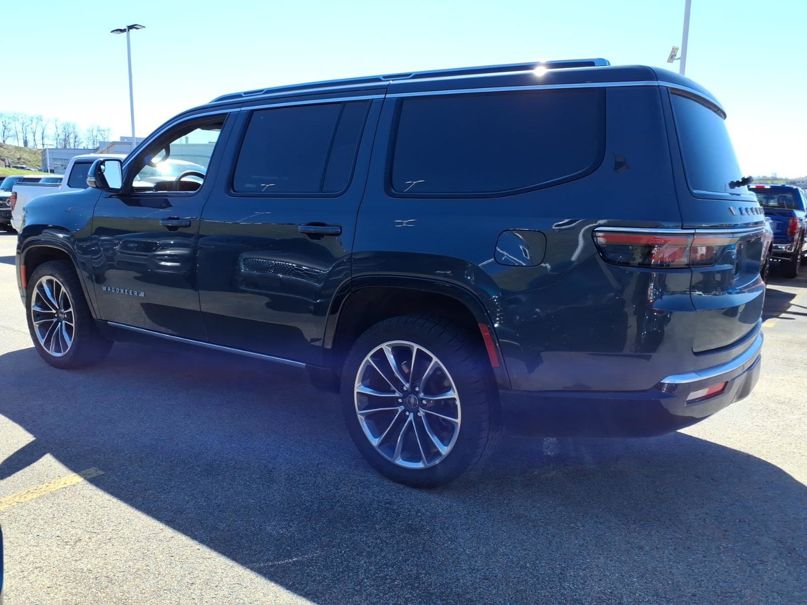 Used 2024 Jeep Wagoneer Series III w/ Premium Group I image 4