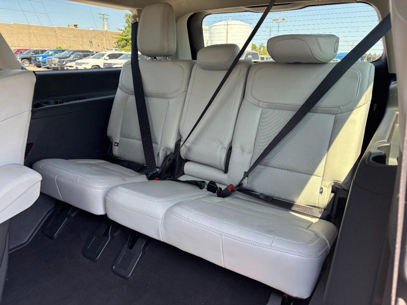 Certified 2025 Ford Expedition Max Platinum w/ Driver's Package AWD/4WD image 13