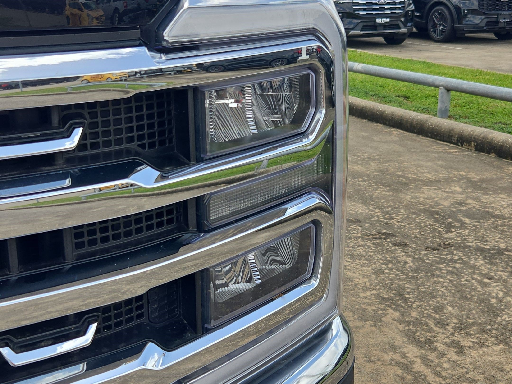 Certified 2025 Ford F350 Lariat w/ Lariat Ultimate Package AWD/4WD image 12