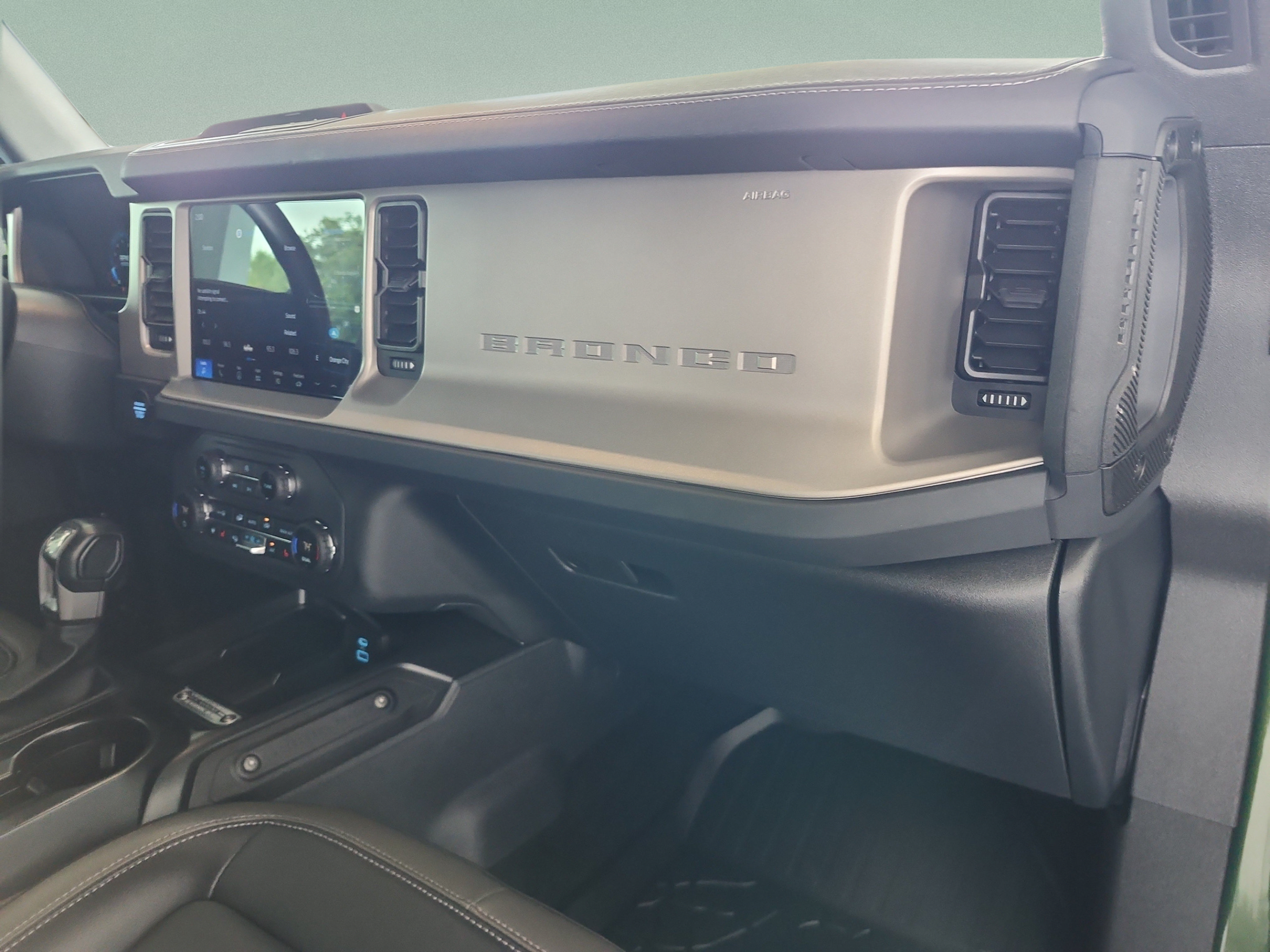 Certified 2025 Ford Bronco Outer Banks AWD/4WD image 21