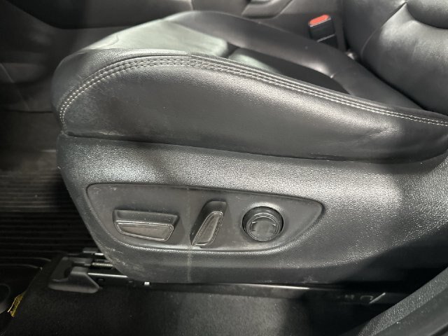 Used 2022 Toyota RAV4 XLE Premium AWD/4WD image 18