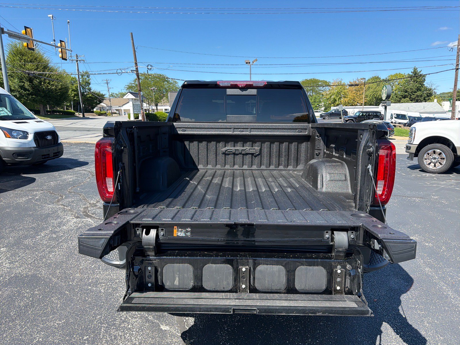 Used 2023 GMC Sierra 1500 AT4 w/ Technology Package AWD/4WD image 11