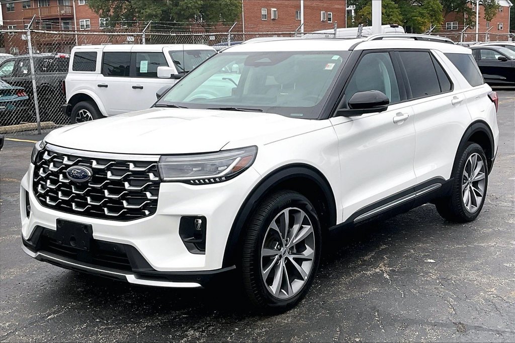 Certified 2025 Ford Explorer Platinum w/ Ultimate Package AWD/4WD image 11