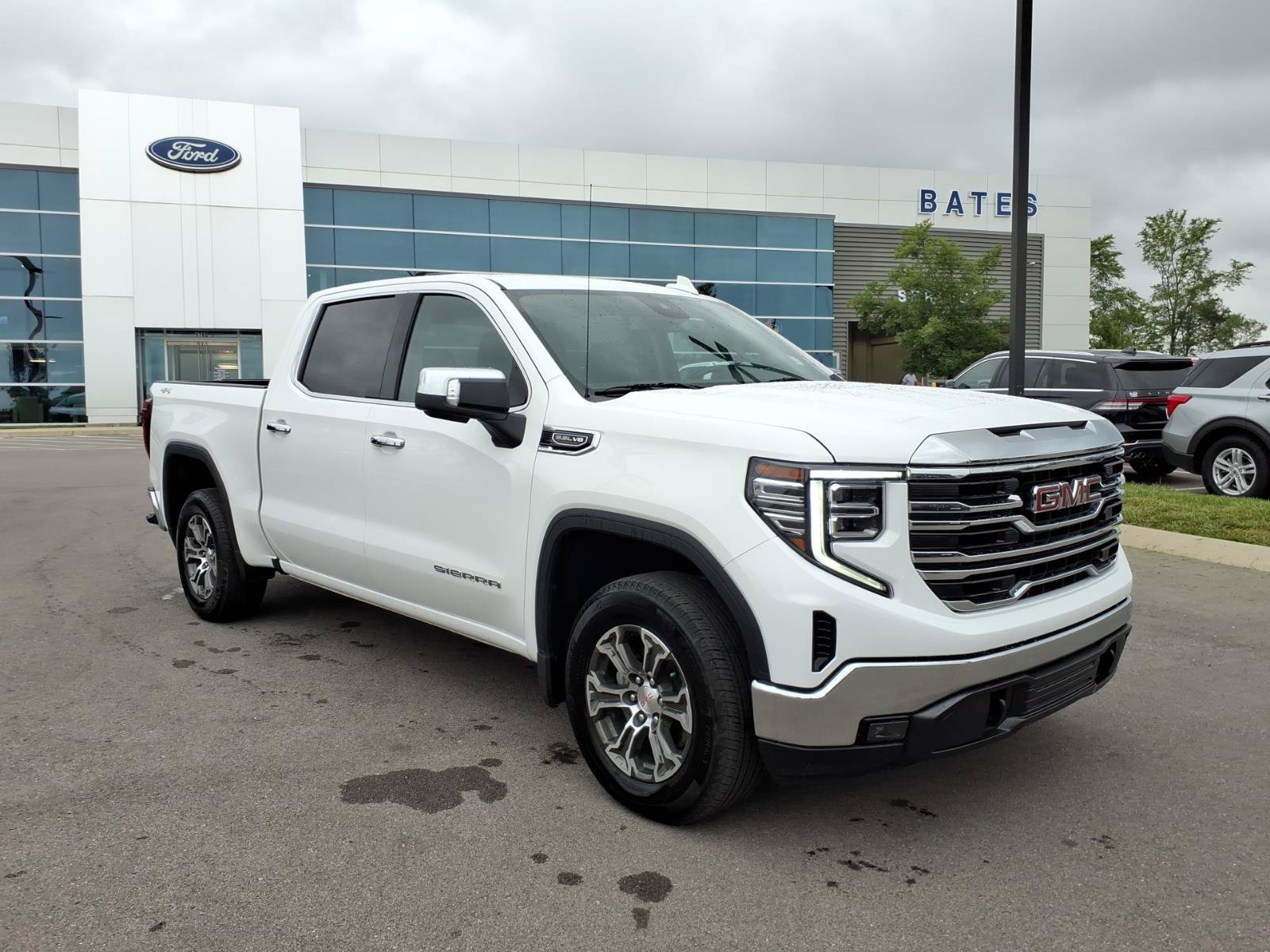 Used 2025 GMC Sierra 1500 SLT AWD/4WD image 1