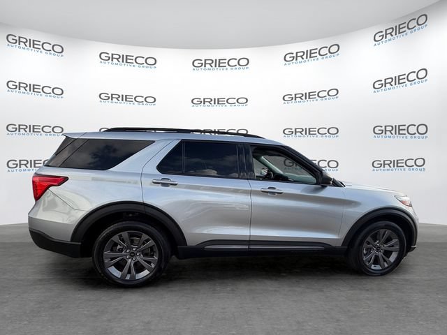 Certified 2021 Ford Explorer XLT w/ Equipment Group 202A RWD image 8