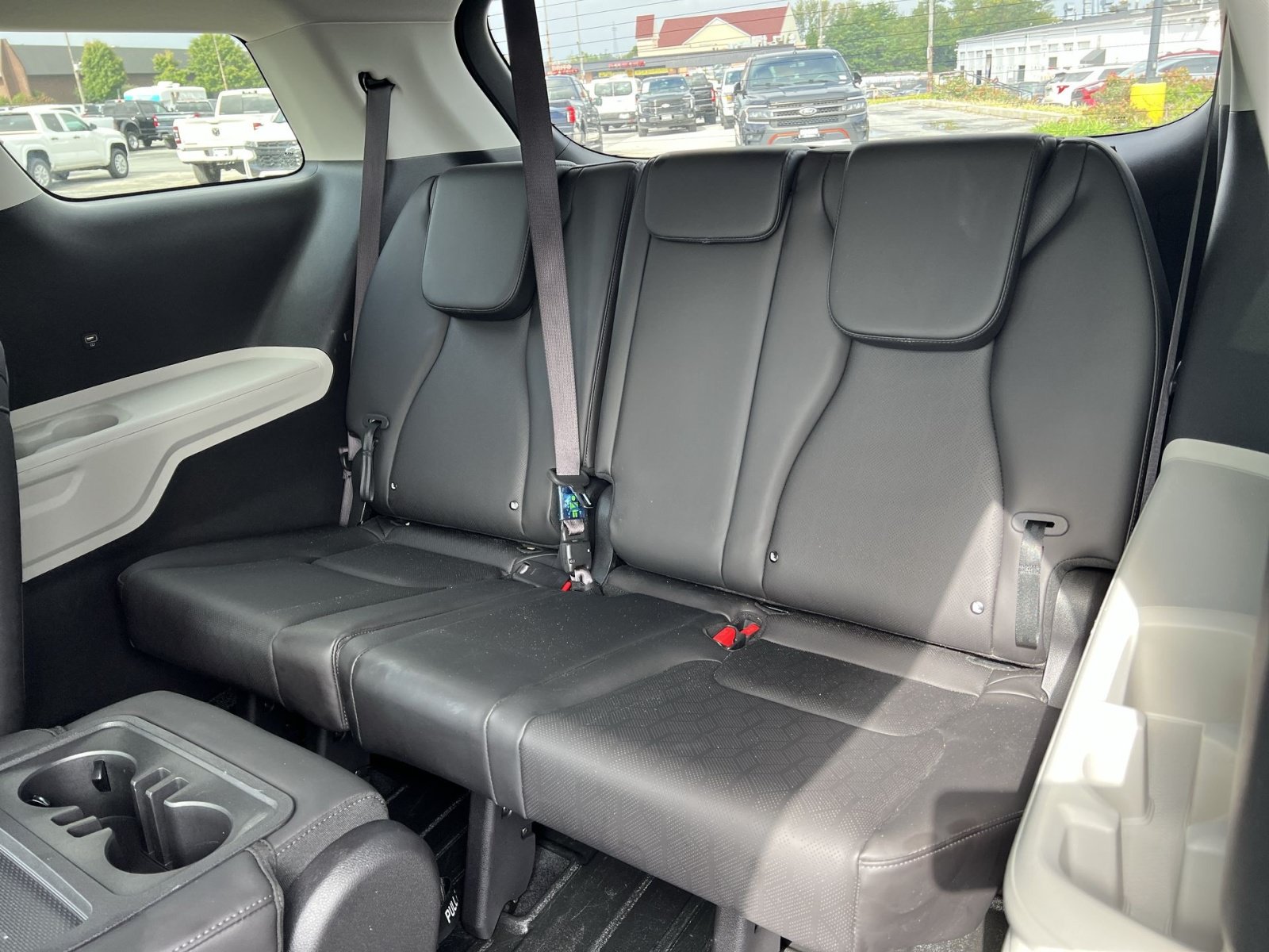 Used 2024 Kia Carnival LX FWD image 24