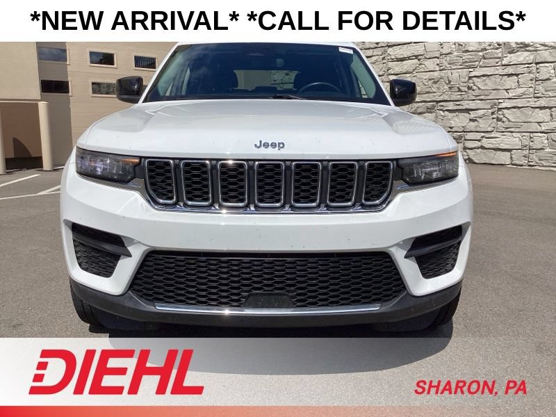 Used 2022 Jeep Grand Cherokee Laredo w/ Luxury Tech Group I AWD/4WD image 2