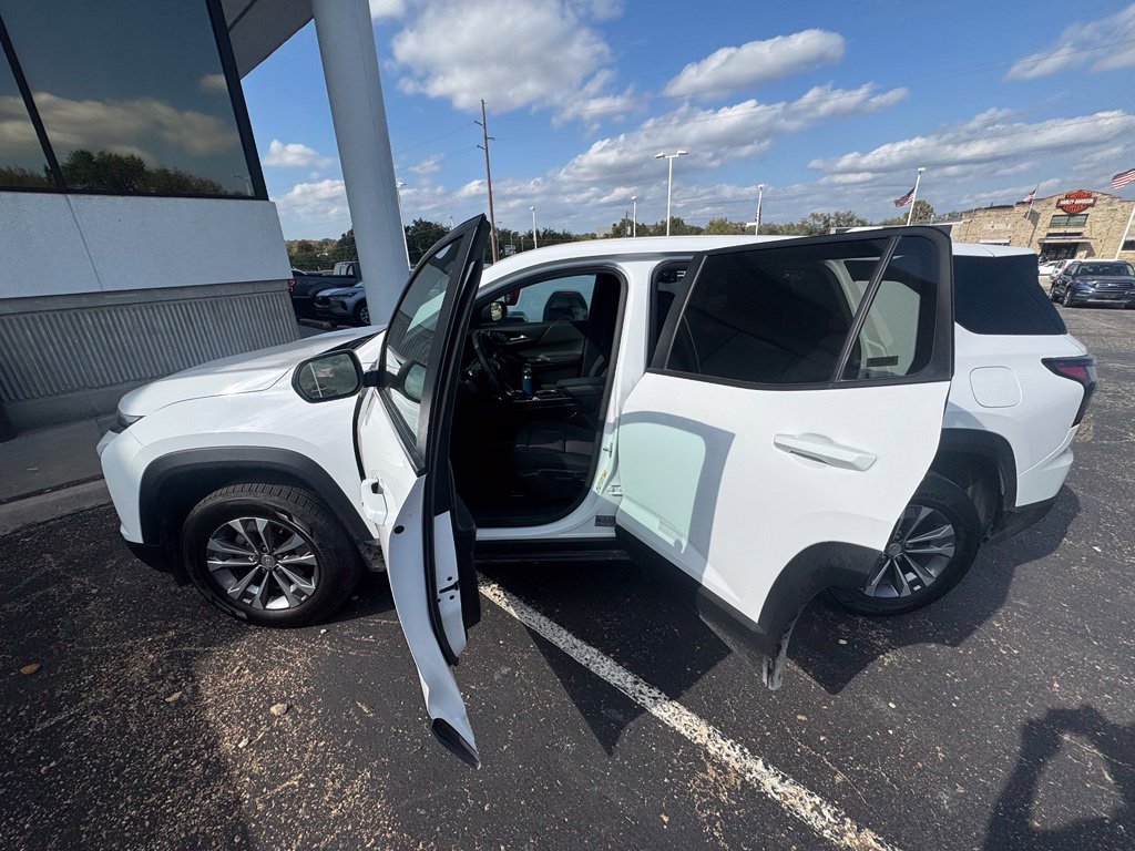 Used 2025 Chevrolet Equinox LT AWD/4WD image 4