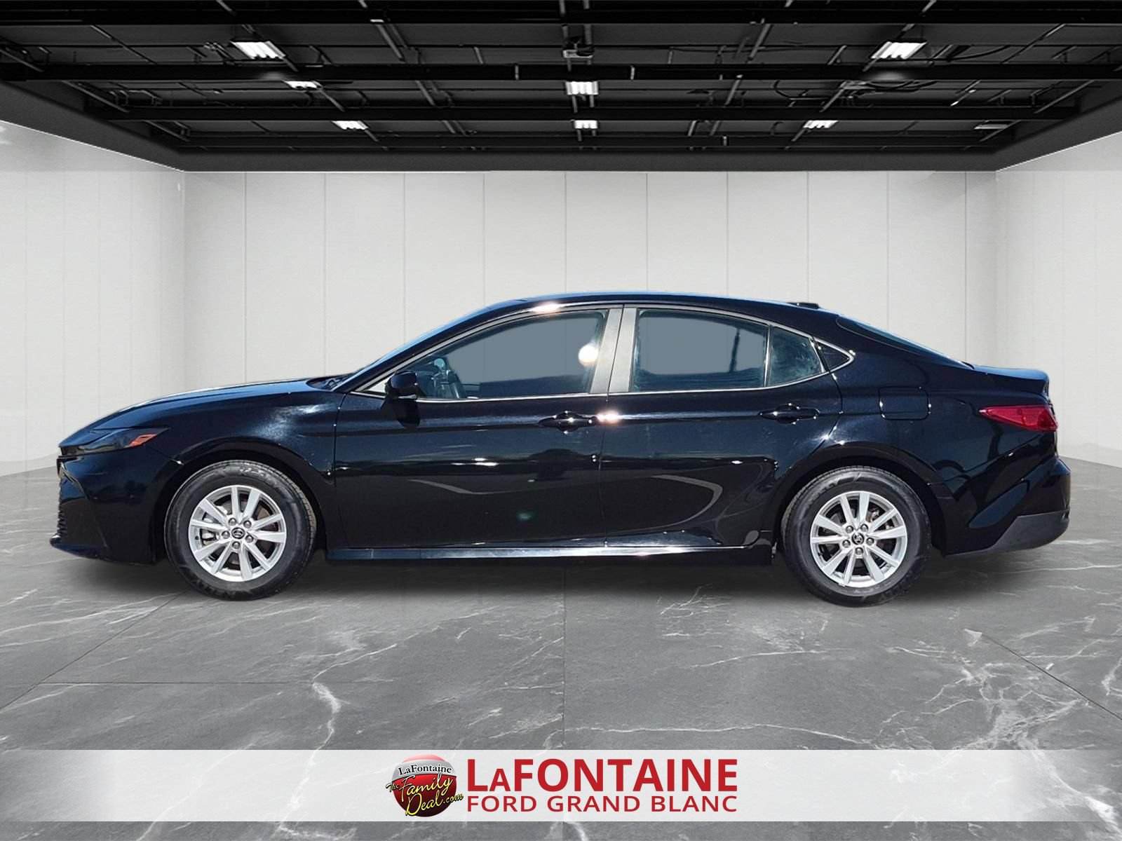Used 2025 Toyota Camry LE FWD image 2