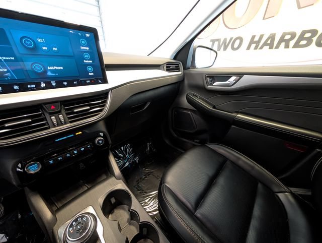Certified 2024 Ford Escape Platinum AWD/4WD image 25