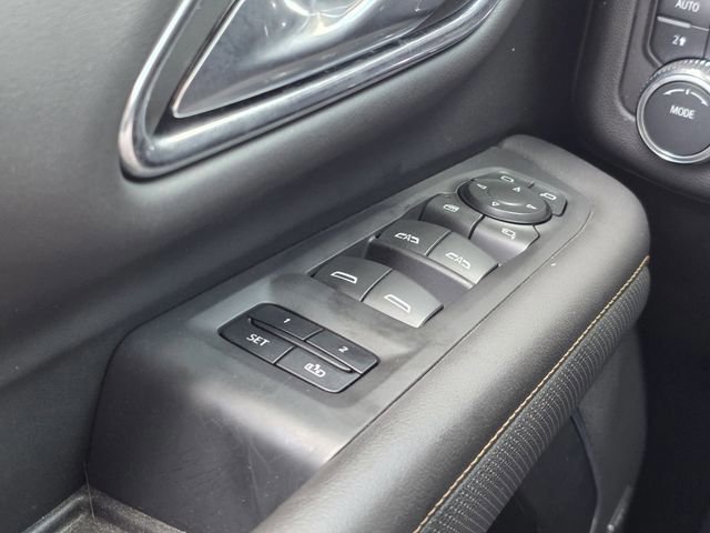 Used 2023 GMC Yukon AT4 w/ Technology Package AWD/4WD image 16