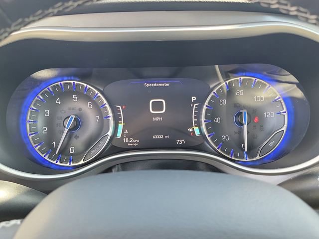 Used 2023 Chrysler Pacifica Touring-L image 9
