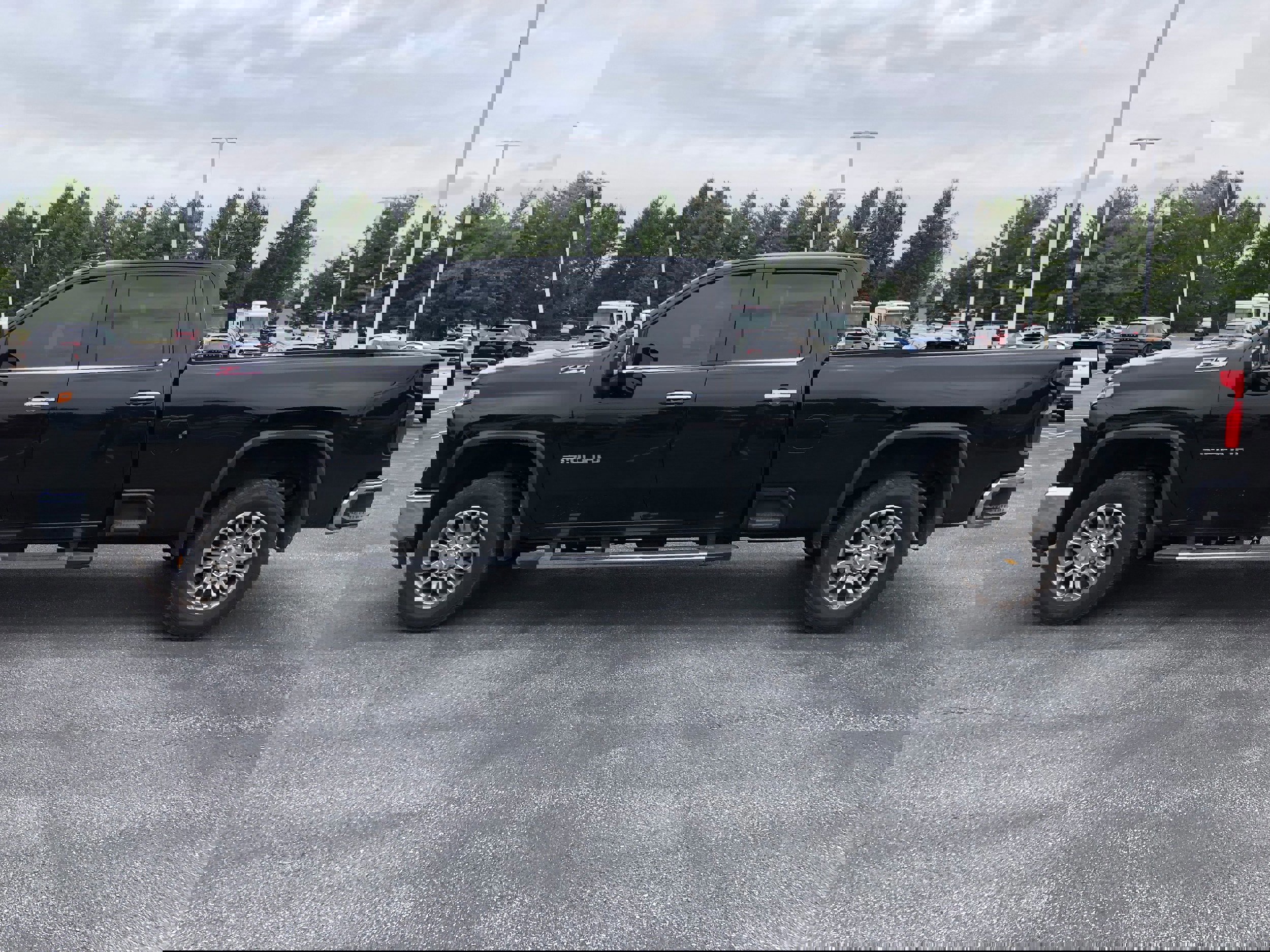 Used 2025 Chevrolet Silverado 3500 LTZ image 4